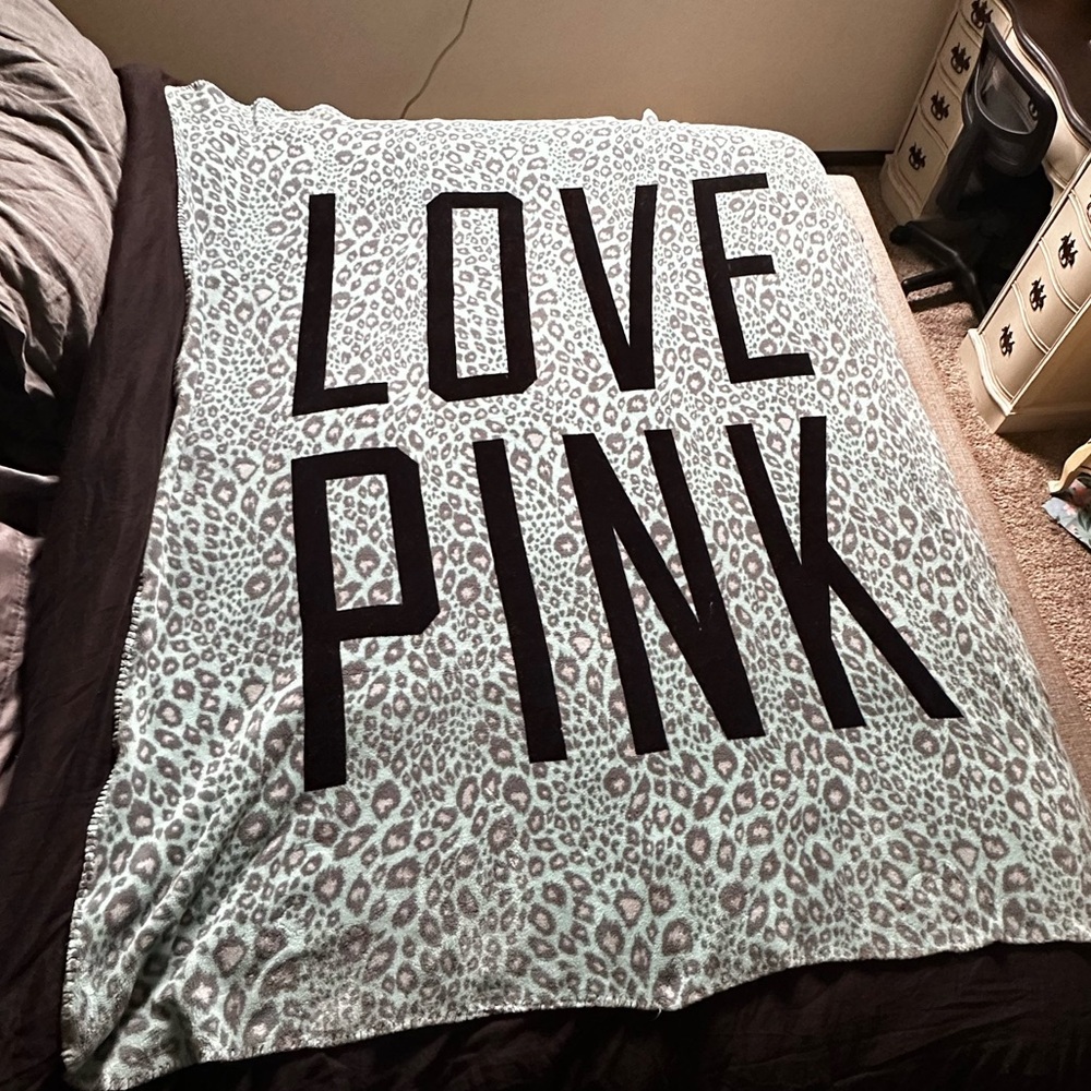 Vs Pink 2013 Mint Leopard Stadium Blanket